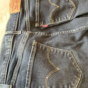 Selling Levi Classic booth cut jeans.